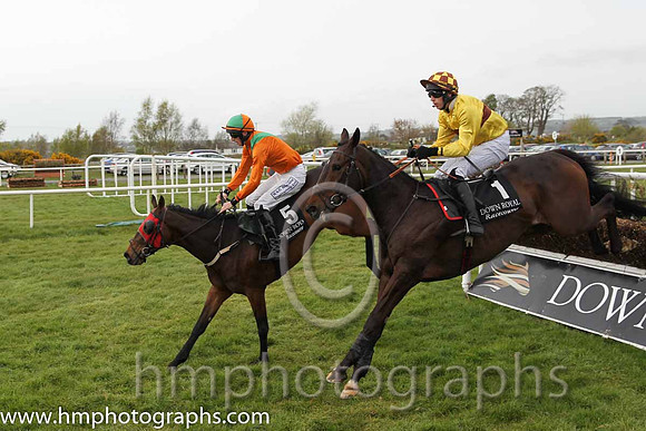 01st Lord Fingal ( 1 , yellow, beige hoop ) and S. Clements (5) - Trainer : J.T.R.Dreaper - Owner : Declan O'Farrell