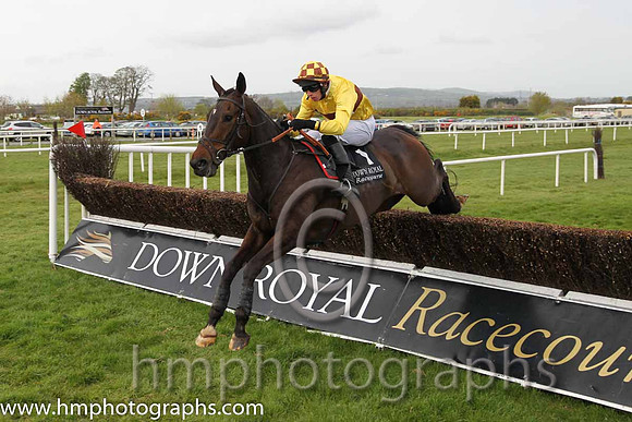 01st Lord Fingal ( 1 , yellow, beige hoop ) and S. Clements (5) - Trainer : J.T.R.Dreaper - Owner : Declan O'Farrell