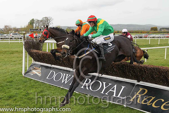 04th Flynsini ( 3 , green, yellow sash ) and P.J. O'Neill (7) - Trainer : P.M. Cloke - Owner : E.M. Sinnott