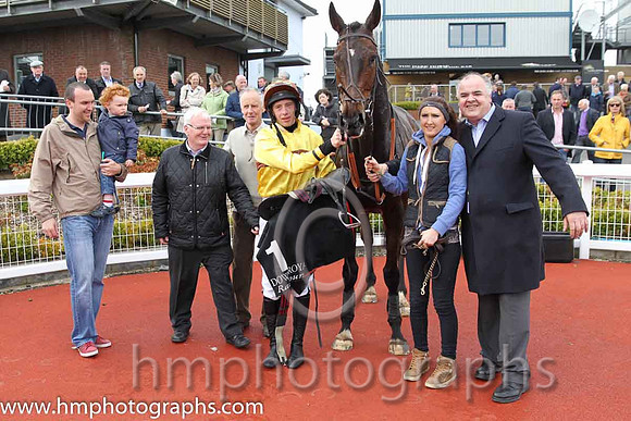 01st Lord Fingal ( 1 , yellow, beige hoop ) and S. Clements (5) - Trainer : J.T.R.Dreaper - Owner : Declan O'Farrell