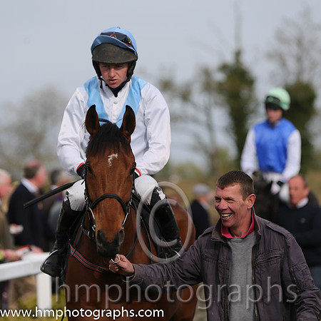 02nd Catch A Lucky Star ( 4 , white, light blue chevron ) and N. McParlan (5) - Trainer : J.G.Cosgrave - Owner : J.G.Cosgrave