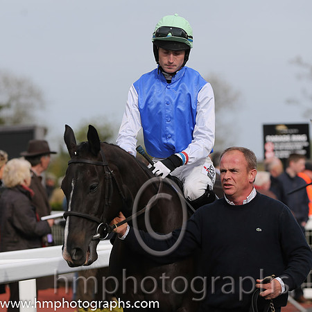 07th Fighting Days ( 8 , blue, green cap ) and J.C. Barry (7) - Trainer : F. Flood - Owner : Kevin Cunningham/T.Owens
