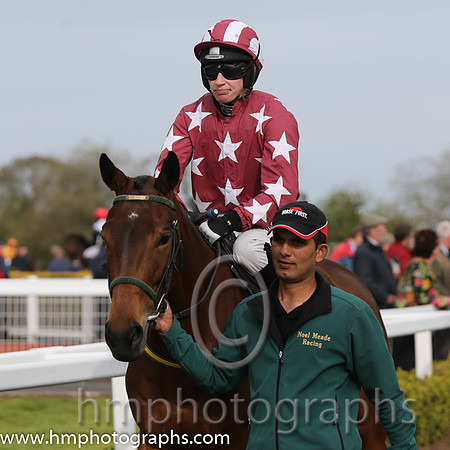 11th Turfmans Daughter ( 14 , maroon, white spots ) and N. Carberry - Trainer : Noel Meade - Owner : J.Kernohan