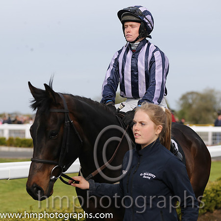 06th Steamboat Bill ( 17 , dark blue and mauve stripes ) and J.M. Mangan (3) - Trainer : Mrs John B. Ross - Owner : Thomas Brian McKnight