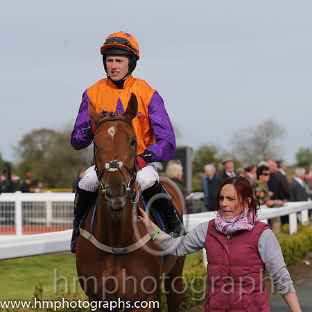 20th F Mist Of Gold ( 13 , orange, purple star ) and D.G. Lavery (5) - Trainer : Neil McKnight - Owner : Mrs Joan Kinghan