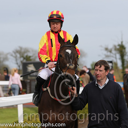 13th Cerise Vole ( 5 , red and yellow stripes ) and M.N. Doran (5) - Trainer : C.A.Murphy - Owner : Winning Ways Crystal Syndicate