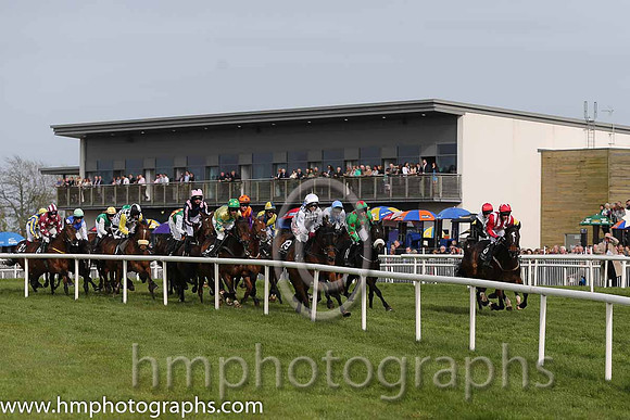 18th Jimmy Breekie ( 9 , black, white cap ) and S. Crawford - Trainer : S.R.B. Crawford - Owner : W.I. MacKenzie