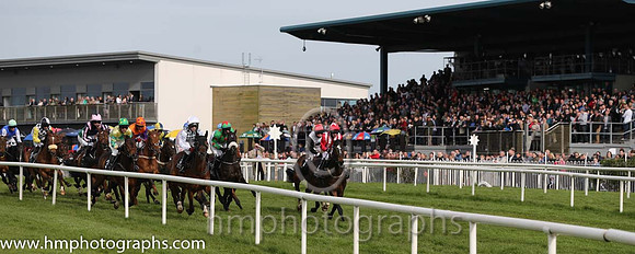 18th Jimmy Breekie ( 9 , black, white cap ) and S. Crawford - Trainer : S.R.B. Crawford - Owner : W.I. MacKenzie