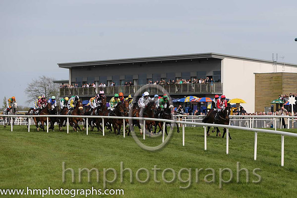 18th Jimmy Breekie ( 9 , black, white cap ) and S. Crawford - Trainer : S.R.B. Crawford - Owner : W.I. MacKenzie