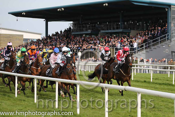 18th Jimmy Breekie ( 9 , black, white cap ) and S. Crawford - Trainer : S.R.B. Crawford - Owner : W.I. MacKenzie