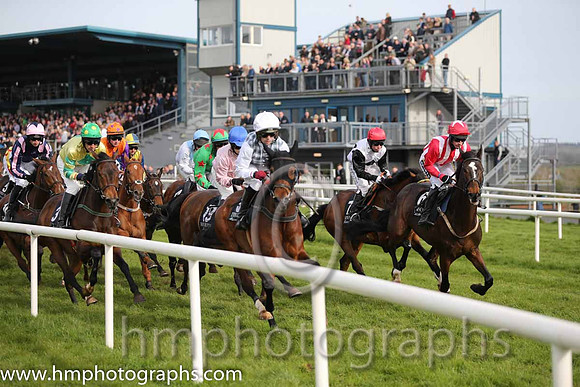 18th Jimmy Breekie ( 9 , black, white cap ) and S. Crawford - Trainer : S.R.B. Crawford - Owner : W.I. MacKenzie