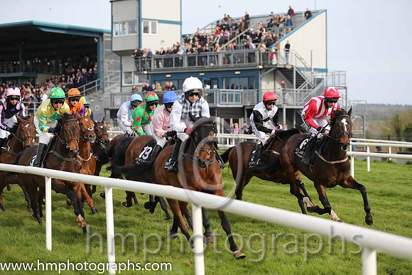 18th Jimmy Breekie ( 9 , black, white cap ) and S. Crawford - Trainer : S.R.B. Crawford - Owner : W.I. MacKenzie