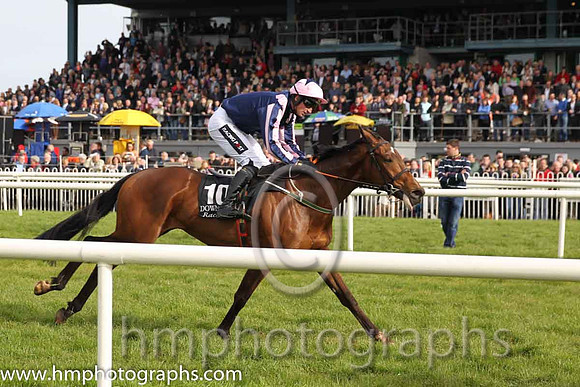 05th Last Encounter ( 10 , black, pink epaulettes ) and P.W. Mullins - Trainer : Ms Margaret Mullins - Owner : Ms Mary Mullins