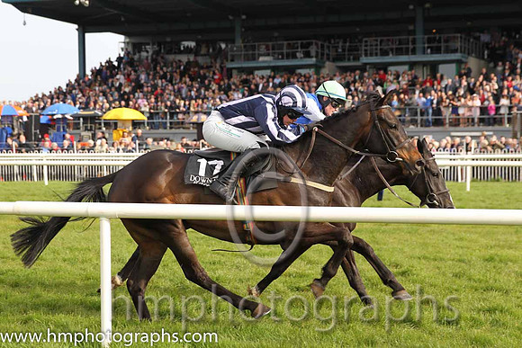 06th Steamboat Bill ( 17 , dark blue and mauve stripes ) and J.M. Mangan (3) - Trainer : Mrs John B. Ross - Owner : Thomas Brian McKnight