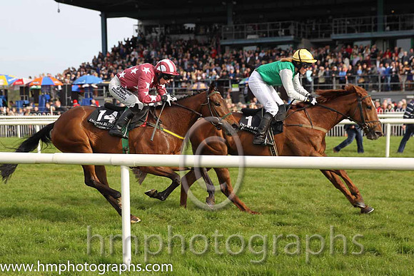 11th Turfmans Daughter ( 14 , maroon, white spots ) and N. Carberry - Trainer : Noel Meade - Owner : J.Kernohan