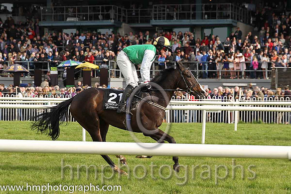 15th Aughavilly Sam ( 21 , green, white sleeves ) and J. Creswell (7) - Trainer : J. Woods - Owner : J. Woods