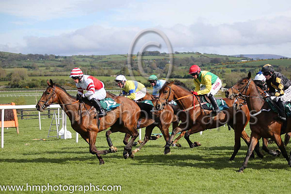20th Mrs Mac Veale ( 19 , red, white diabolo ) and B. Hayes (3) - Trainer : Gavin Dower - Owner : P. Corkery