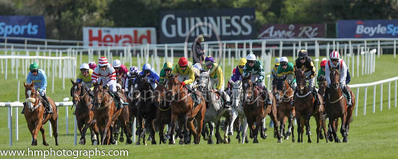 The start of the Killashee Handicap Hurdle (Grade B) at Punchestown