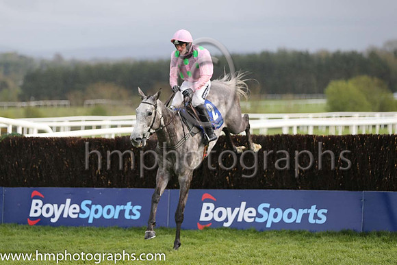 05th Champagne Fever ( 2 , pink, light green stars ) and R. Walsh - Trainer : W.P. Mullins - Owner : Mrs S Ricci