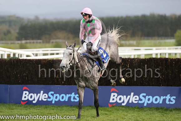 05th Champagne Fever ( 2 , pink, light green stars ) and R. Walsh - Trainer : W.P. Mullins - Owner : Mrs S Ricci