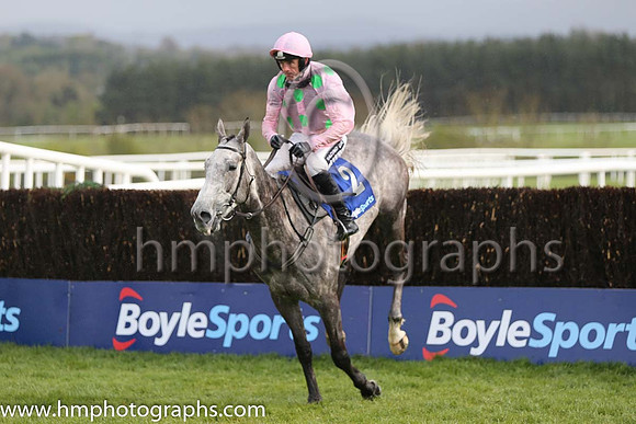 05th Champagne Fever ( 2 , pink, light green stars ) and R. Walsh - Trainer : W.P. Mullins - Owner : Mrs S Ricci