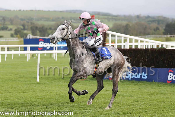 05th Champagne Fever ( 2 , pink, light green stars ) and R. Walsh - Trainer : W.P. Mullins - Owner : Mrs S Ricci