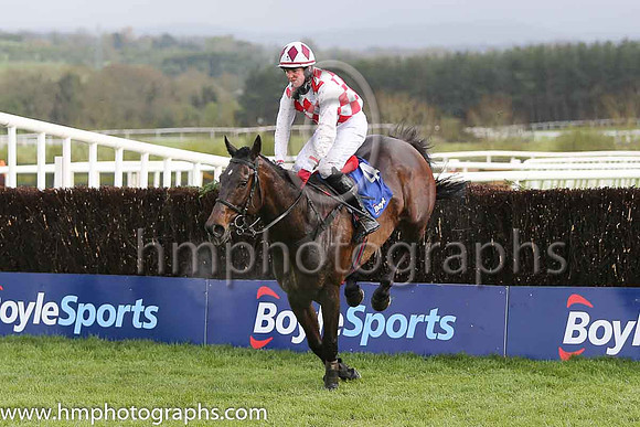 07th Flemenstar ( 4 , red and white diamonds ) and K.M. Donoghue - Trainer : A.J.Martin - Owner : Stephen Curran