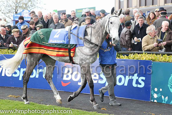 05th Champagne Fever ( 2 , pink, light green stars ) and R. Walsh - Trainer : W.P. Mullins - Owner : Mrs S Ricci