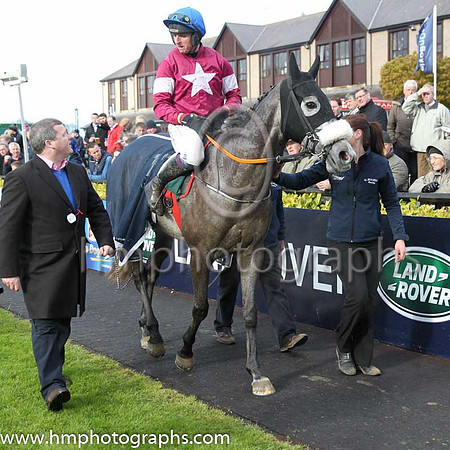 01st Petit Mouchoir (FR) ( 12 , maroon, white star ) and J J Codd - Trainer : Gordon Elliott - Owner : Gigginstown House Stud