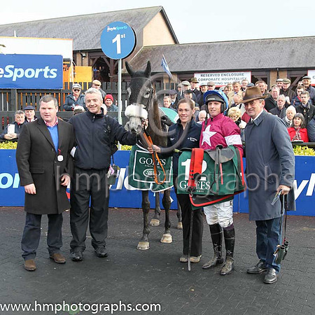 01st Petit Mouchoir (FR) ( 12 , maroon, white star ) and J J Codd - Trainer : Gordon Elliott - Owner : Gigginstown House Stud