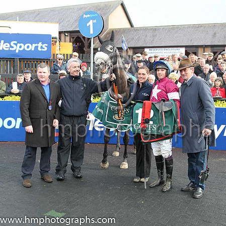 01st Petit Mouchoir (FR) ( 12 , maroon, white star ) and J J Codd - Trainer : Gordon Elliott - Owner : Gigginstown House Stud