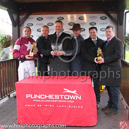 01st Petit Mouchoir (FR) ( 12 , maroon, white star ) and J J Codd - Trainer : Gordon Elliott - Owner : Gigginstown House Stud