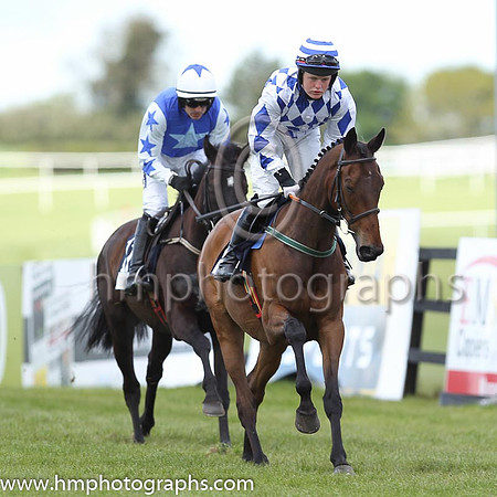 05th Battling Boru ( 21 , blue, light blue diamonds ) and L.P. Dempsey (5) - Trainer : Anthony Mullins - Owner : Shoot A Hoop Syndicate