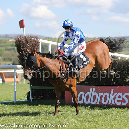 06th One Term ( 5 , blue, white stripe ) and J.J. Burke - Trainer : Rebecca Curtis (in GB) - Owner : Miss L. Reid &amp; G. Costelloe
