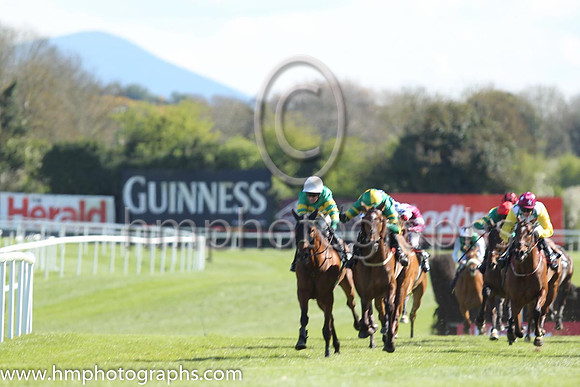 01st Jacksonslady ( 7 , orange and green hoops, orange and green qtrd cap ) and M.P. Walsh - Trainer : J.P.Dempsey - Owner : John P. McManus
