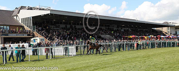 01st Jacksonslady ( 7 , orange and green hoops ) and M.P. Walsh - Trainer : J.P.Dempsey - Owner : John P. McManus