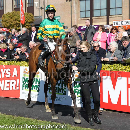 01st Jacksonslady ( 7 , orange and green hoops ) and M.P. Walsh - Trainer : J.P.Dempsey - Owner : John P. McManus