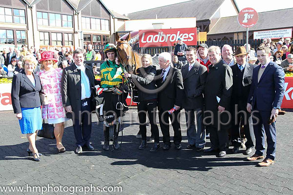 01st Jacksonslady ( 7 , orange and green hoops ) and M.P. Walsh - Trainer : J.P.Dempsey - Owner : John P. McManus