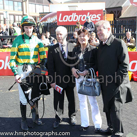 01st Jacksonslady ( 7 , orange and green hoops ) and M.P. Walsh - Trainer : J.P.Dempsey - Owner : John P. McManus