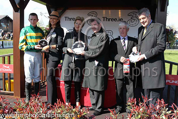 01st Jacksonslady ( 7 , orange and green hoops ) and M.P. Walsh - Trainer : J.P.Dempsey - Owner : John P. McManus