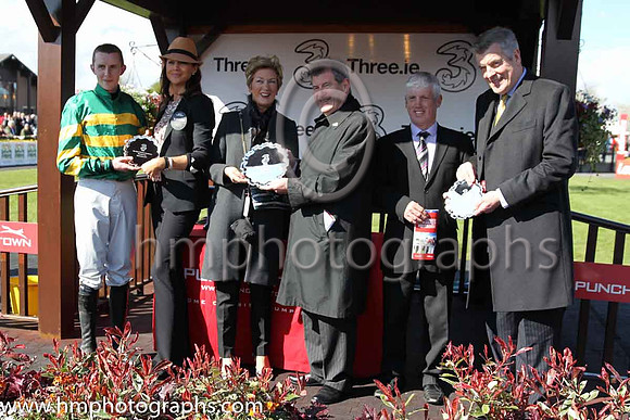 01st Jacksonslady ( 7 , orange and green hoops ) and M.P. Walsh - Trainer : J.P.Dempsey - Owner : John P. McManus