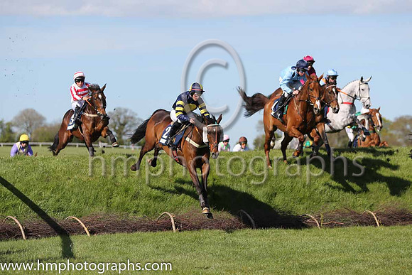 08th F Ballyboker Bridge ( 2 , black, yellow spot ) and G.L. Murphy (7) - Trainer : Peter Maher - Owner : Ms. H.T. Clarke McKeon