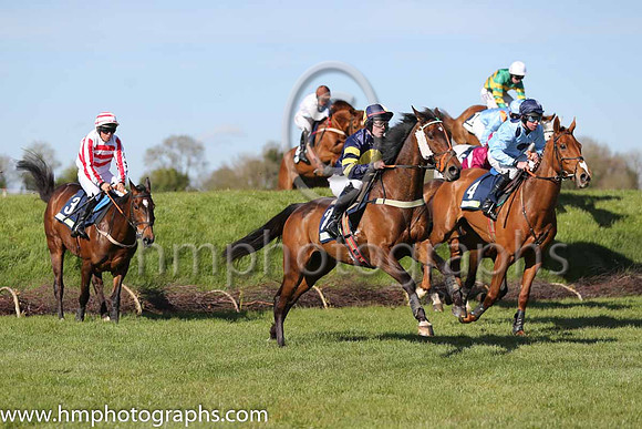 08th F Ballyboker Bridge ( 2 , black, yellow spot ) and G.L. Murphy (7) - Trainer : Peter Maher - Owner : Ms. H.T. Clarke McKeon