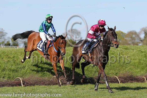 14th U Murphys Filly ( 14 , light green, blue sleeves ) and J.R. Doyle (7) - Trainer : Colin Bowe - Owner : Brendan A. Murphy