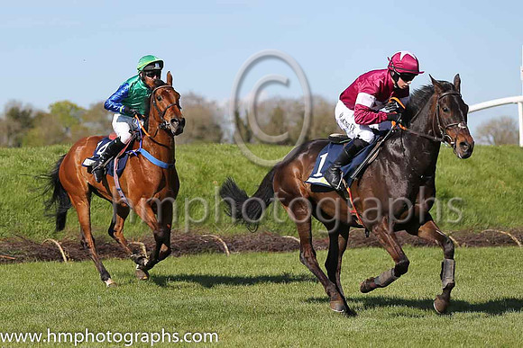 14th U Murphys Filly ( 14 , light green, blue sleeves ) and J.R. Doyle (7) - Trainer : Colin Bowe - Owner : Brendan A. Murphy
