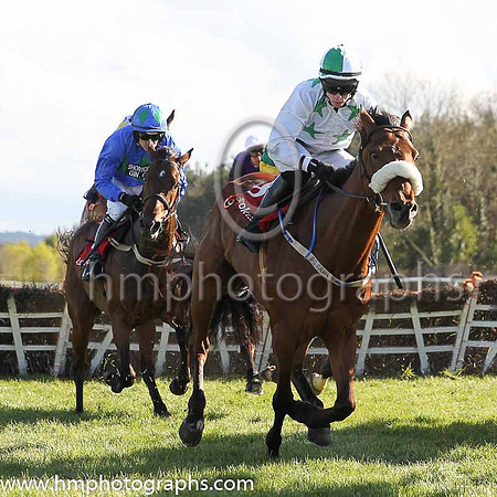 10th Lots Of Memories ( 8 , white, green stars, yellow sleeves ) and P.D. Kennedy - Trainer : P.G. Fahey - Owner : Mrs Siobhain Fahey/John A. Breen