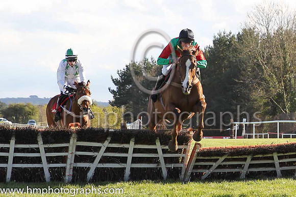 09th Captainofthefleet ( 1 , green. Red inverted tirangle ) and E. O'Connell - Trainer : Eamonn O'Connell - Owner : Ab Initio Syndicate