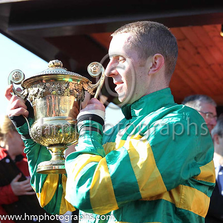 01st Jezki ( 6 , orange and green hoops ) and M.P. Walsh - Trainer : Mrs John Harrington - Owner : John P. McManus