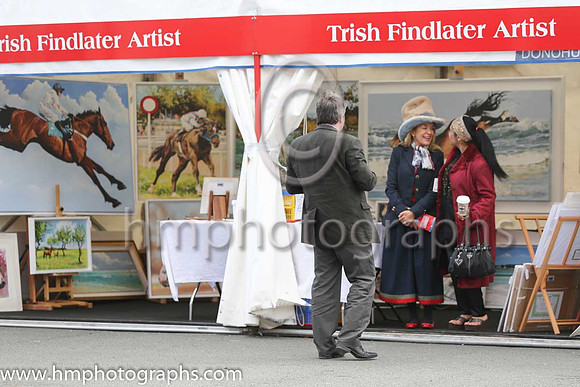 Trish Findlater Artist at Punchestown - AA1V2355
