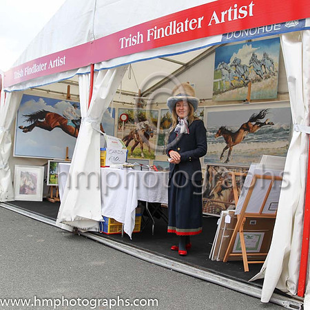 Trish Findlater Artist at Punchestown - FT8E4320